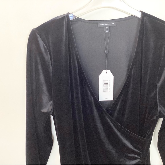 NWT Universal Standard Long Sleeve Velvet Surplice Neck Top - Black - Size 10-12 - Picture 2 of 8